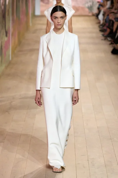 Look 14